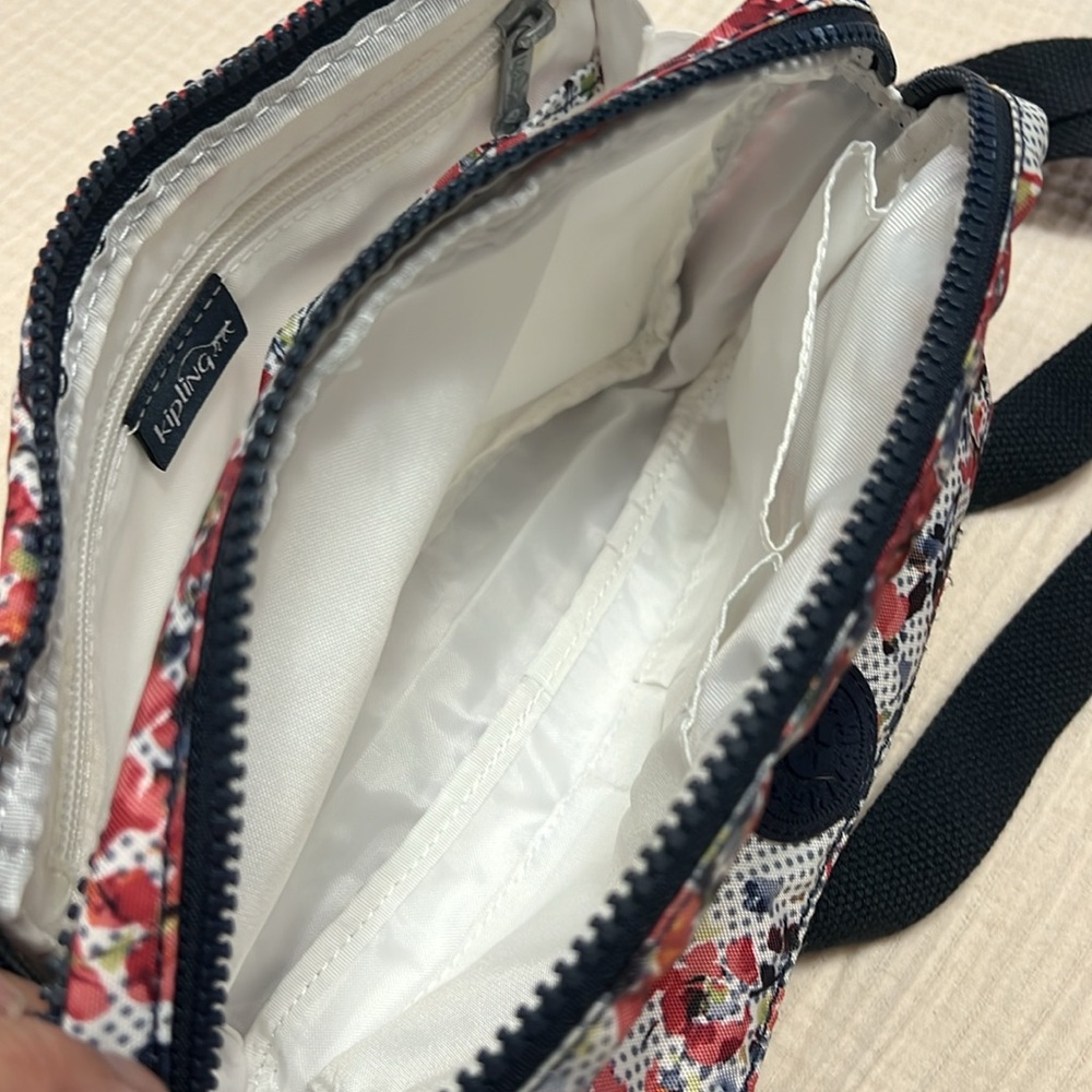 Kipling Crossbody - Picture 3 of 7